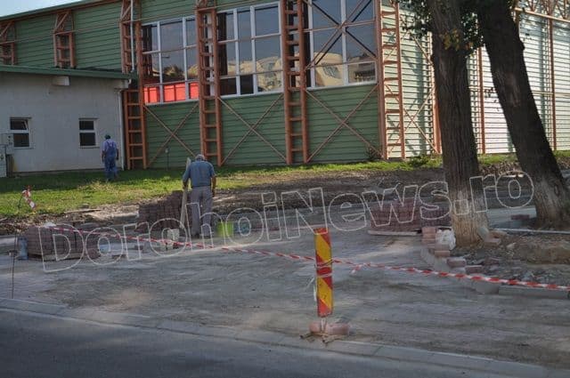 Zona de agrement de pe Bulevardul Victoriei din Dorohoi începe să prindă contur - FOTO