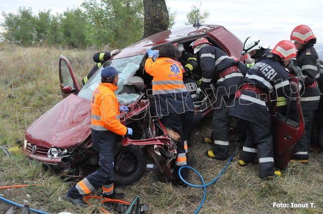 Accident de circulație grav produs pe drumul Dorohoi-Botoșani! Victime încarcerate și trei mașini distruse! FOTO
