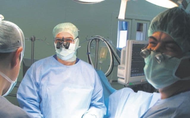 Medicii, scoși din categoria funcționarilor publici. Băsescu a promulgat Legea