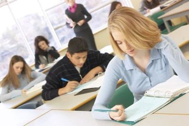 Materiile la care elevii susţin teze în anul şcolar 2014-2015. Vezi lista completă