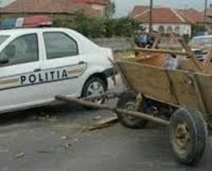 Marți, zi cu ghinion pentru un tânăr care a intrat cu mașina într-un atelaj hipo nesemnalizat