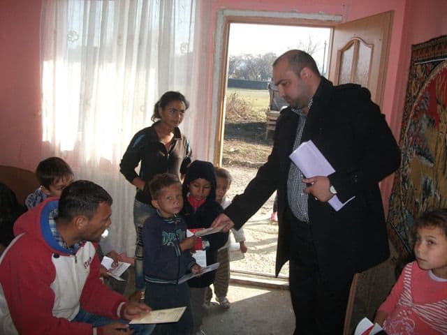 Campanie de informare şi educaţie sanitară în cartierul Drochia din Dorohoi - FOTO