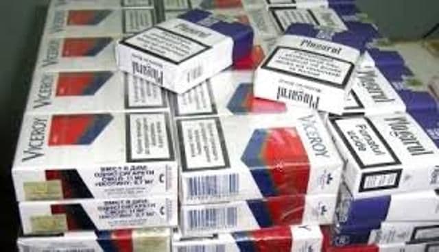 Depistaţi în timp ce transportau 10.000 de ţigarete de contrabandă