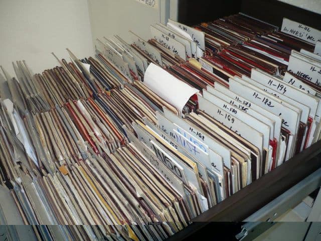 Mii de carnete de muncă, uitate la ITM. Documentele sunt necesare pentru dosarul de pensionare