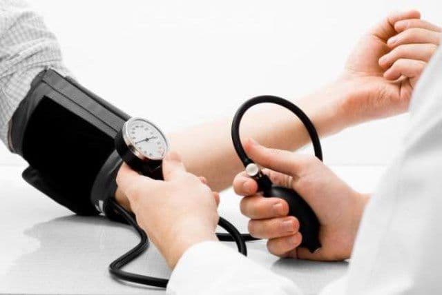 Cum să ţii sub control hipertensiunea arterială prin alimentaţie şi stil de viaţă