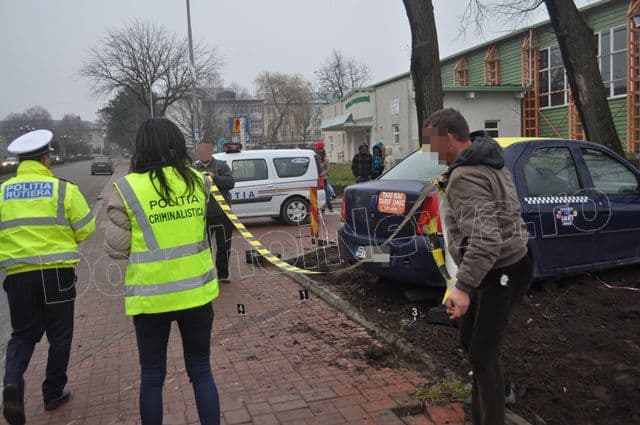 Patru eleve izbite de o mașină scăpată de sub control pe Bulevardul Victoriei din Dorohoi - FOTO