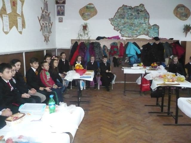 Școala Gimnazială „Spiru Haret” Dorohoi - „Fructele și legumele, prietenii sănătății” - FOTO