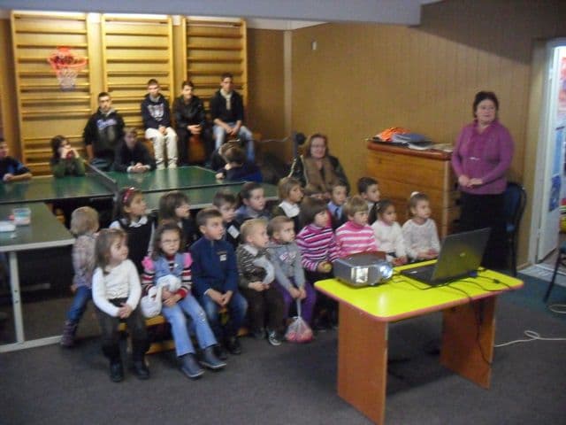 Activitate școlară la liceul Tehnologic Special „Ion Pillat” Dorohoi „fructe – vitamine – culoare” - FOTO