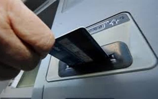 Românii vor primi un portofel electronic de la angajatori. Ce poți face cu el