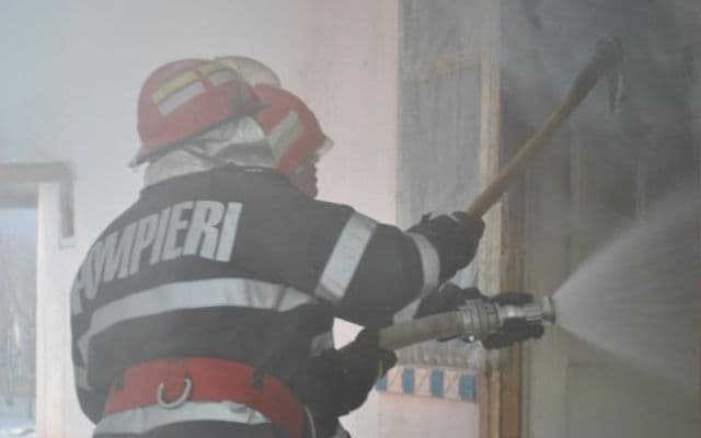 Locuinţă aprinsă de un coş de fum neptrotejat termic