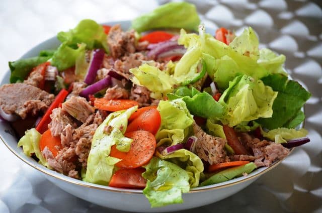 Salată de ton