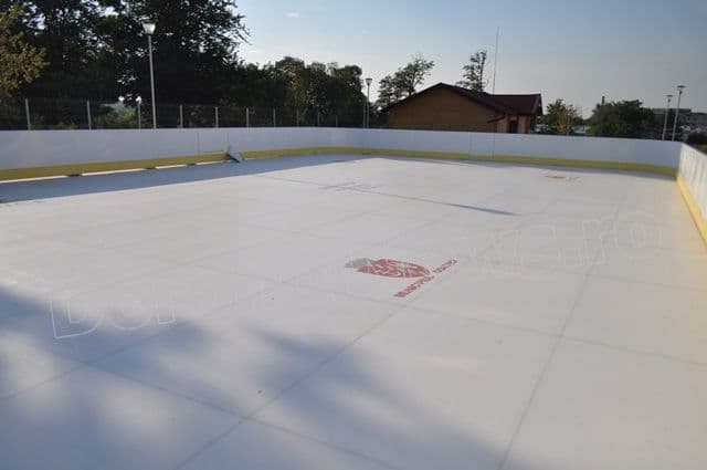 Moș Nicolae vine cu cadouri pentru dorohoieni: Vezi când va fi inaugurat patinoarul sintetic