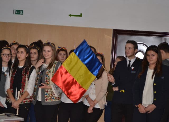 Proiect Educaţional „Sărbătorirea Zilei Naţionale de 1 Decembire” la Colegiul Naţional „Grigorie Ghica” Dorohoi - FOTO 