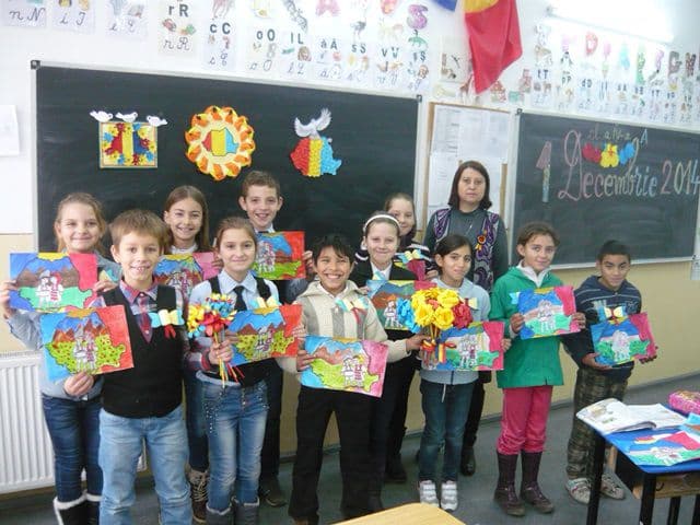 Celebrarea zilei de 1 Decembrie de către elevii Şcolii Gimnaziale „Ştefan cel Mare” Dorohoi - FOTO