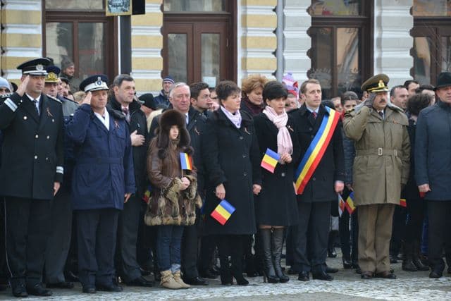 1000 de stegulețe tricolore pentru botoșăneni - FOTO