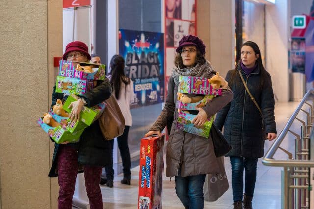 Noaptea Reducerilor la Uvertura Mall : peste 10.000 de clienti si o valoare medie de 100 lei per client
