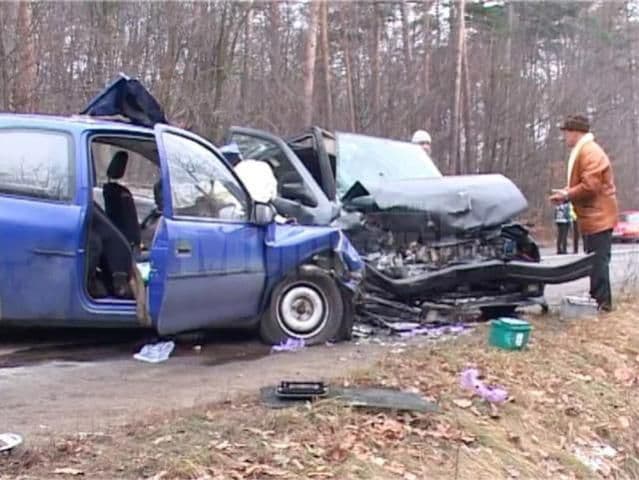 Accident grav cu trei răniţi, pe drumul ce leagă Suceava de Dorohoi