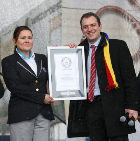 Carrefour România și Aldis intră în Guinness World RecordsTM cu cel mai lung cârnat din lume
