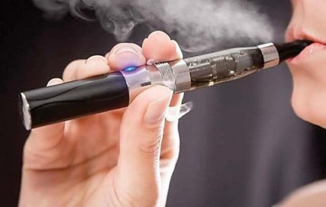 Ţigările electronice, mai nocive decât ţigaretele normale