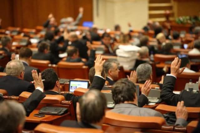 UNPR vrea taxarea marilor averi şi reducerea vârstei de vot la 16 ani