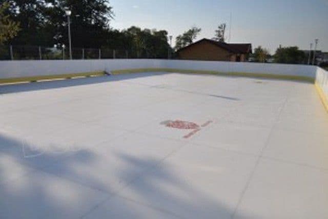 Deschiderea patinoarului din Dorohoi, pusă în pericol de absența consilierilor de la ședința extraordinară