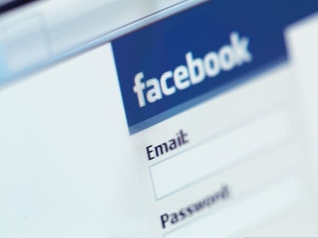 Fraudă majoră, pe Facebook. Cum sunt furaţi românii care vor să facă bani pe internet