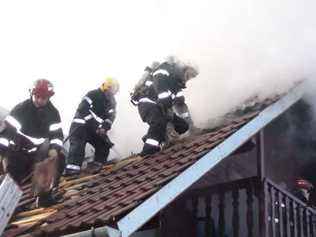Locuinţă incendiată de un coş de fum necurăţat de funingine