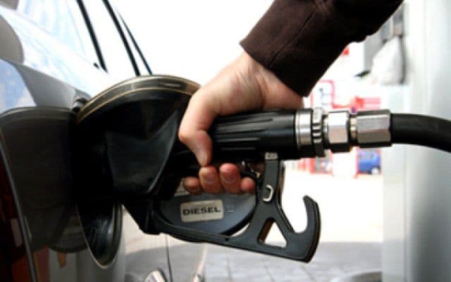 Veşti bune pentru şoferi! Benzina şi motorina se ieftinesc din nou