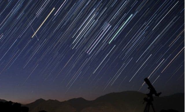 O misterioasă ploaie de meteoriţi va avea loc în acest weekend. Ce spun oamenii de ştiinţă