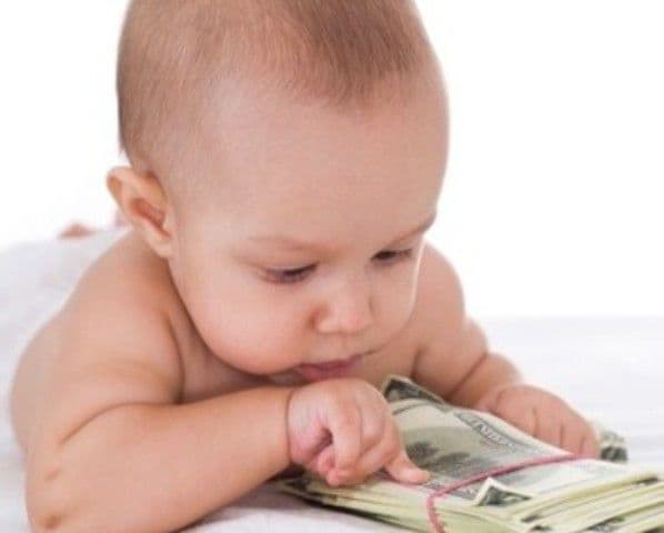 Guvernul era obligat de lege să dea 500 de euro pentru fiecare nou-născut. Ce a făcut