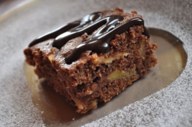 Prăjitură cu mere și glazură de cacao (de post)
