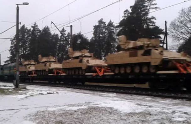 Începe războiul? Tancurile americane sunt tot mai aproape de Rusia