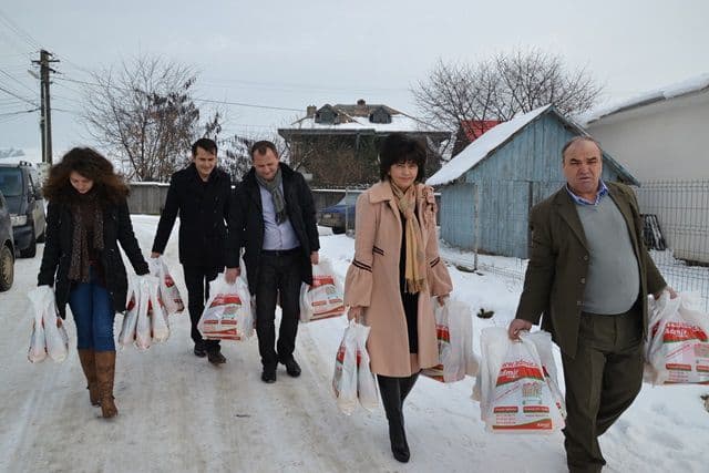 Senatorul Doina Federovici a fost ajutorul lui Moș Crăciun - FOTO