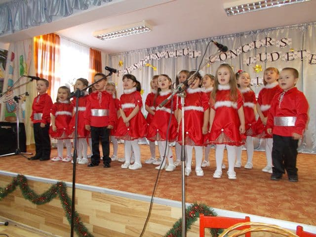 Festivalul „Moştenitorii” desfăşurat la Grădiniţa „Ştefan cel Mare şi Sfânt” Dorohoi, la a X-a ediţie - FOTO