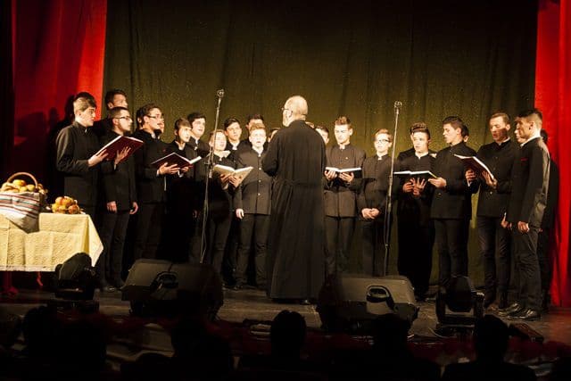 Concert de Colinde susținut de Corul HARIS de la Seminarul Teologic Liceal „Sf. Ioan Iacob” din Dorohoi - FOTO