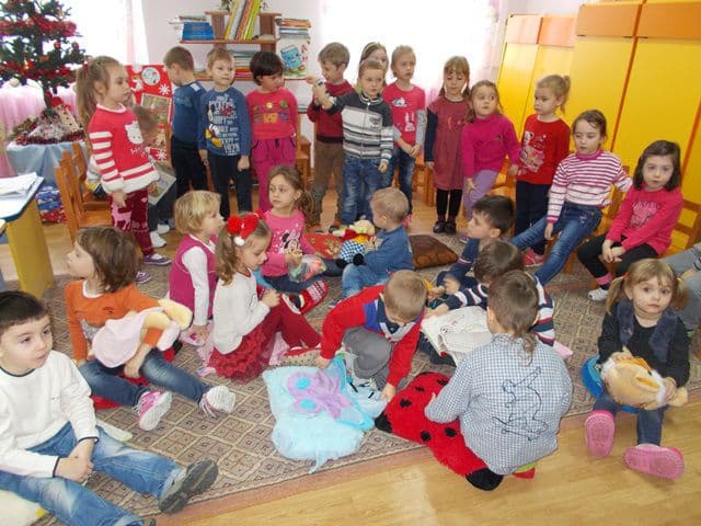 Haideţi să fim generoşi! – Cadouri oferite de preşcolarii de la Grădiniţa „Ştefan cel Mare şi Sfânt” Dorohoi - FOTO