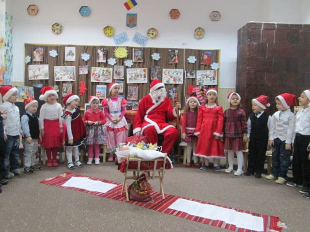 „Magia sărbătorilor de iarnă” - Grădiniţă Broscăuţi - Grupa „Piticilor” - FOTO