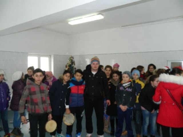 Noi, Școala Gimnazială „Ștefan cel Mare” Dorohoi „Învățăm să dăruim...” - FOTO
