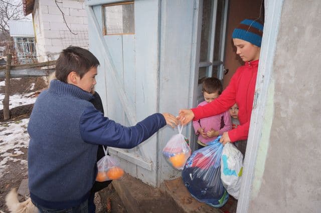 Campanie umanitară - Un zâmbet de la copii pentru copii - FOTO