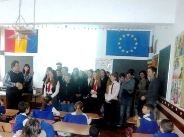 Manifestare spiritual, culturală organizată de elevi ai Şcolii Gimnaziale „Mihail Kogălniceanu”, Dorohoi - FOTO