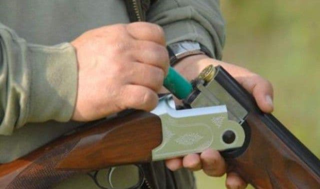 Bărbaţi cercetați după ce au fost surprinşi la braconaj 
