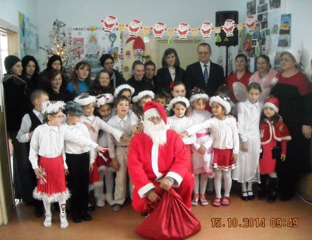 Vin Sărbătorile, Creștini! – Spectacol desfășurat la Şcoala Primară nr. 2 Sauceniţa - FOTO 