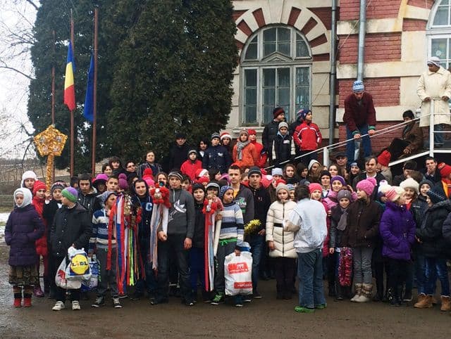 „Bucuria de a dărui” – maraton de evenimente caritabile organizat de Liceul Pomîrla în parteneriat cu alte unităţi de învăţământ din judeţ - FOTO