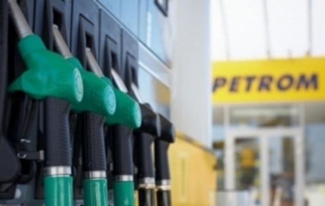 Benzina, la minimul ultimilor 4 ani. Preţul benzinei a scăzut sub 5 lei pe litru