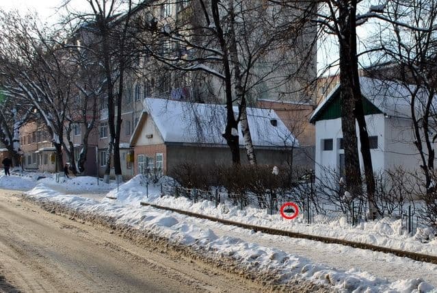 Primim la Redacţie - În Cartierul Plevna din Dorohoi, gunoiul se aruncă în tufiş