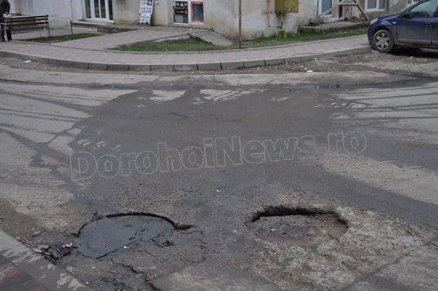 Primim la Redacţie: Sesizare privind mirosul insuportabil de pe Aleea Criva din Dorohoi - FOTO