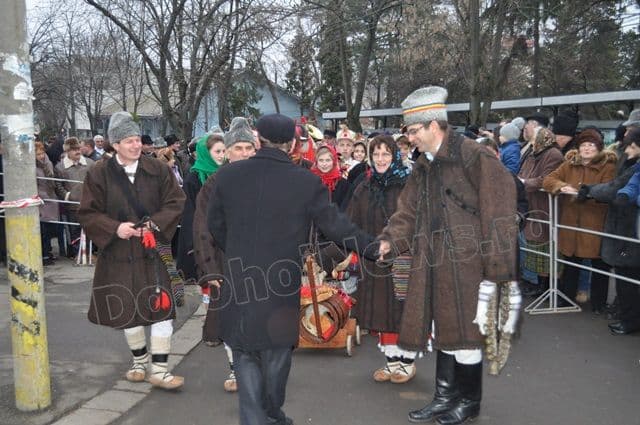 Parada Formatiilor de Datini si Obiceiuri 2013 Dorohoi_Banda Cordareanca_02