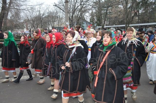Parada Formatiilor de Datini si Obiceiuri 2013 Dorohoi_Banda Cordareanca_05