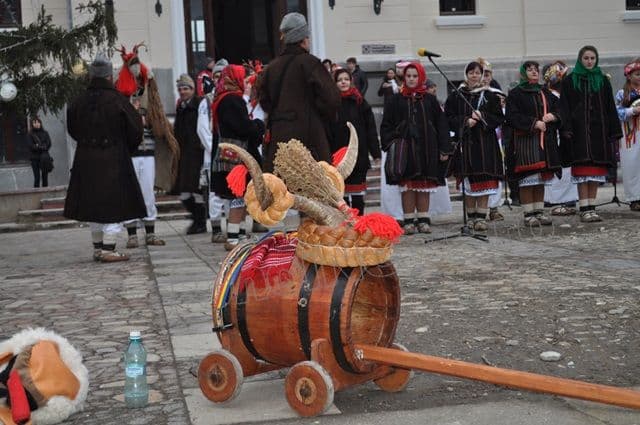 Parada Formatiilor de Datini si Obiceiuri 2013 Dorohoi_Banda Cordareanca_07