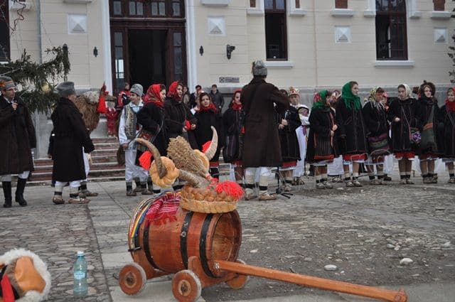 Parada Formatiilor de Datini si Obiceiuri 2013 Dorohoi_Banda Cordareanca_08